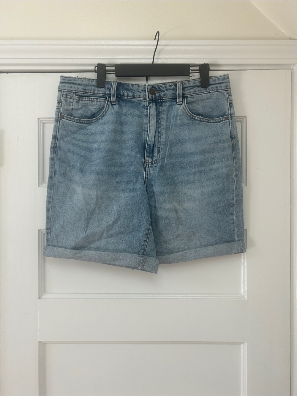 Women’s Light Wash Denim Shorts-Size 12 NWTO